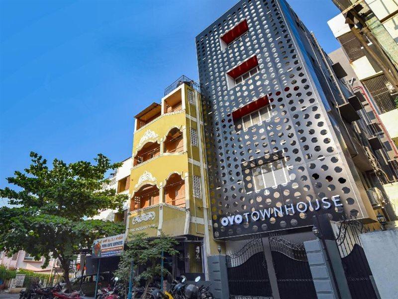 Oyo Townhouse 091 Nungambakkam Hotel Chennai Ngoại thất bức ảnh