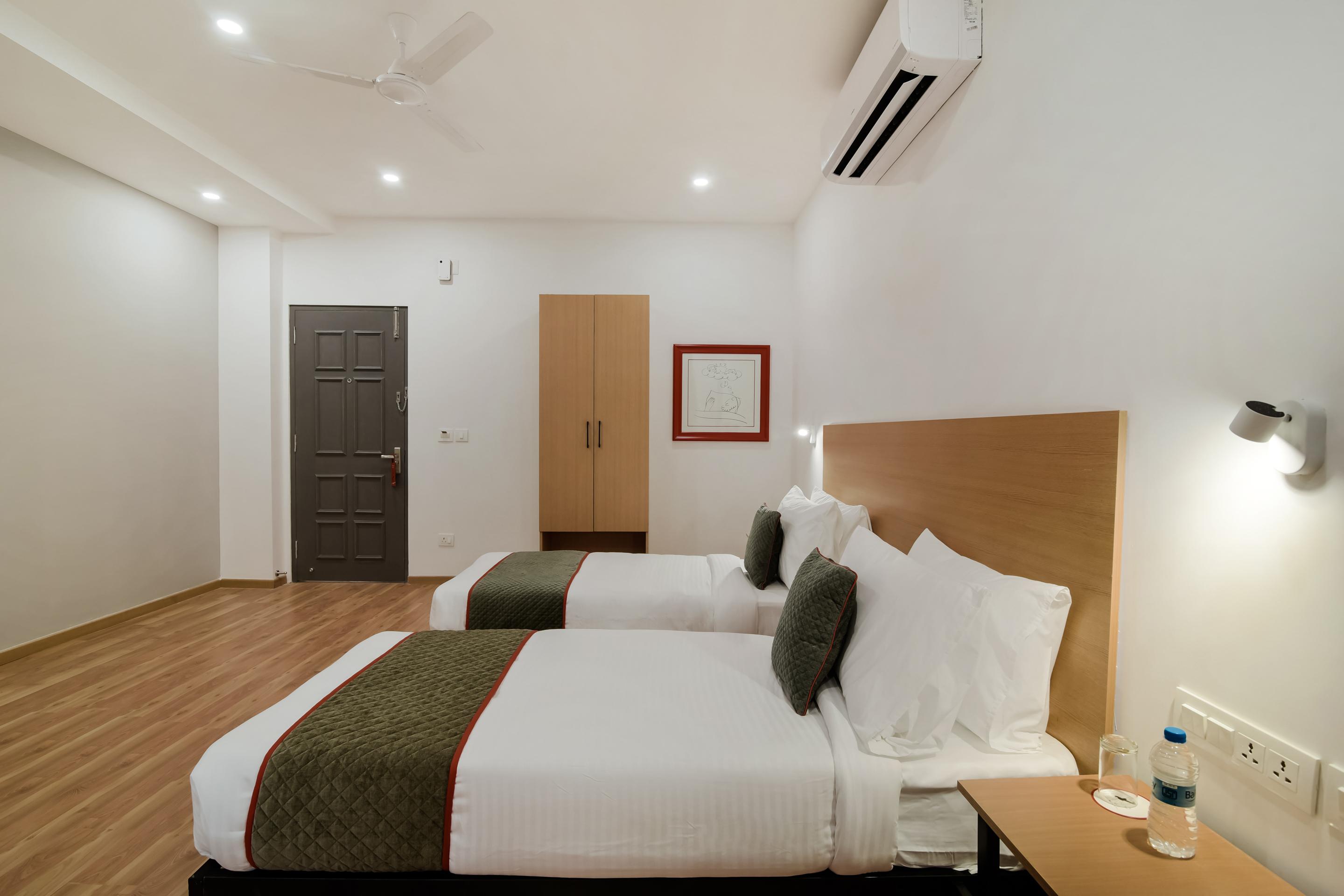 Oyo Townhouse 091 Nungambakkam Hotel Chennai Ngoại thất bức ảnh
