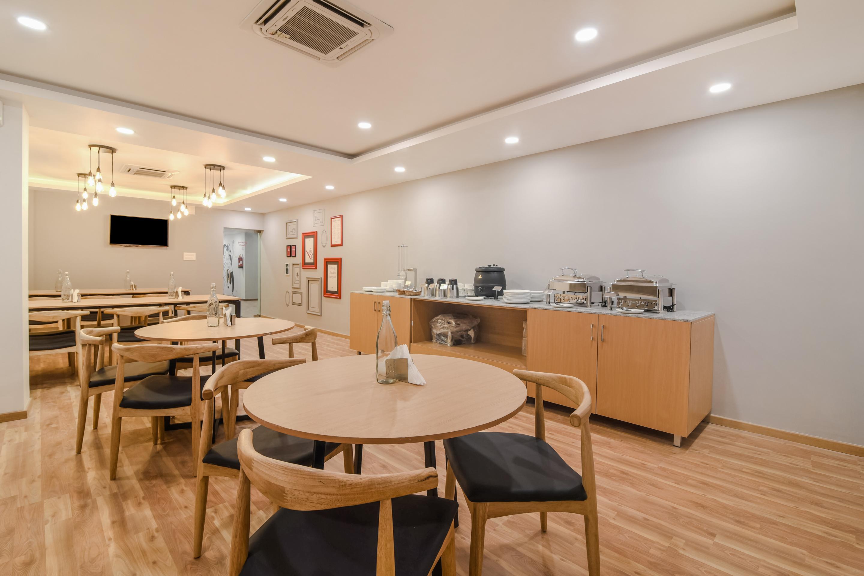 Oyo Townhouse 091 Nungambakkam Hotel Chennai Ngoại thất bức ảnh